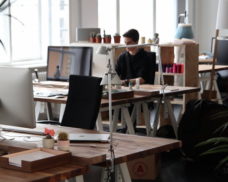 Qué altura debe tener la mesa de escritorio